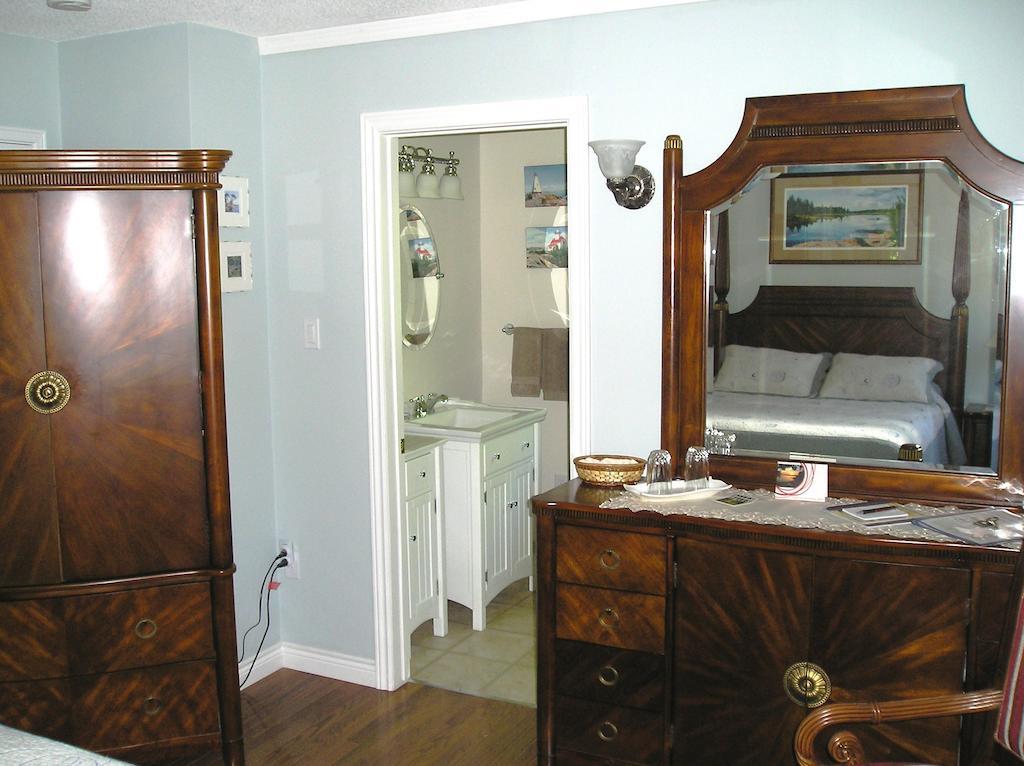 Tucked Inn The Harbour B&B Victoria Harbour Oda fotoğraf