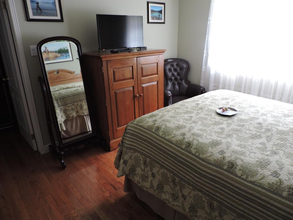 Tucked Inn The Harbour B&B Victoria Harbour Dış mekan fotoğraf
