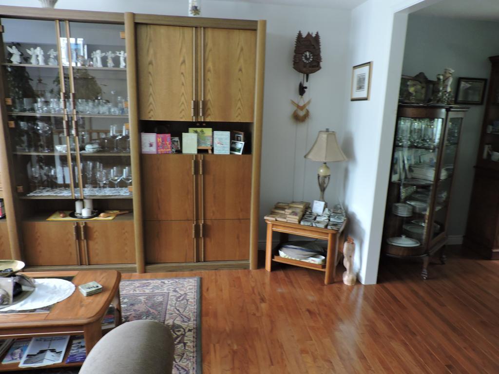 Tucked Inn The Harbour B&B Victoria Harbour Dış mekan fotoğraf