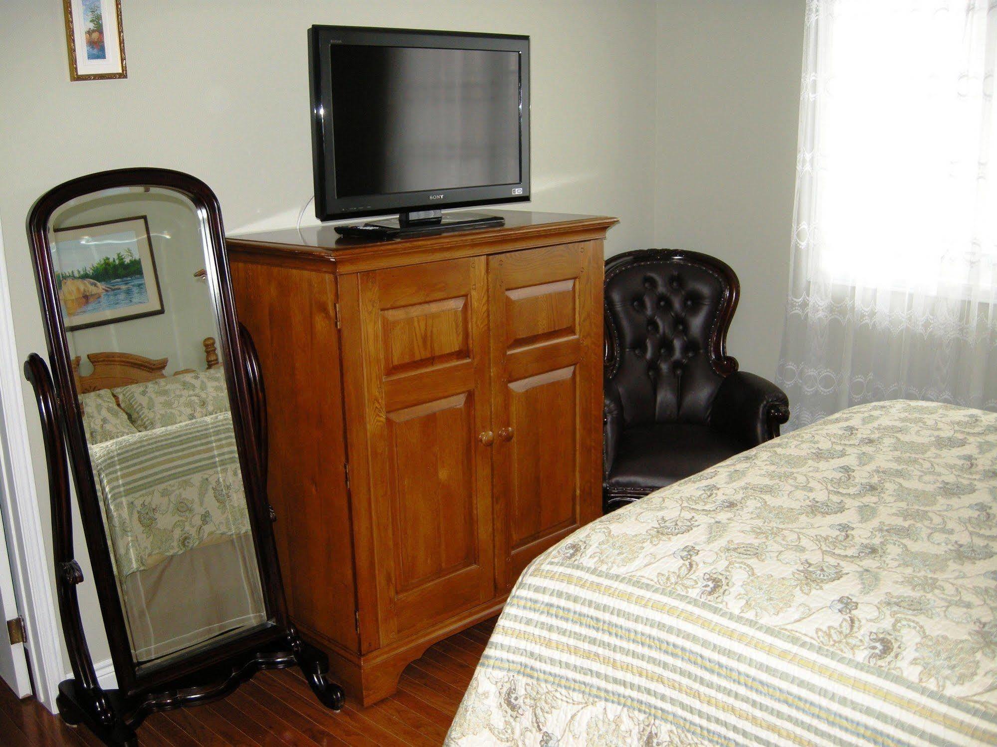 Tucked Inn The Harbour B&B Victoria Harbour Dış mekan fotoğraf